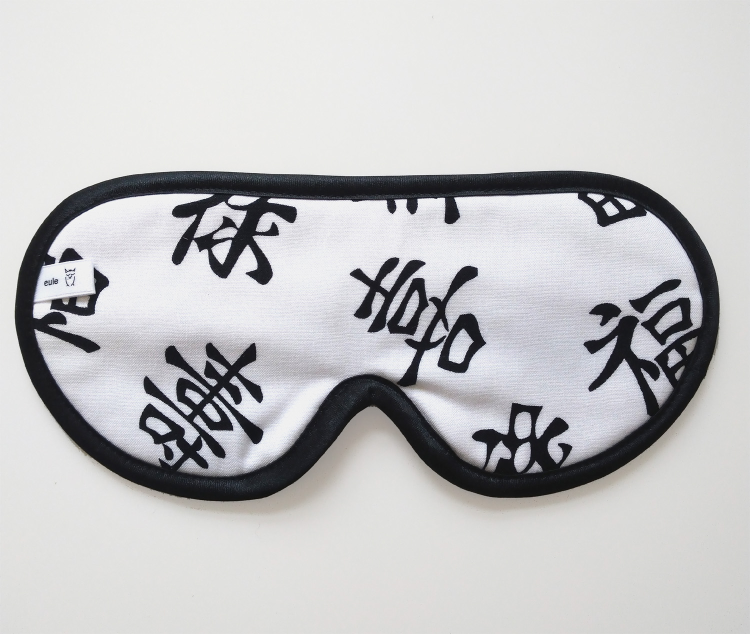 schlafbrille aus hochwertiger baumwolle mit schriftzeichen