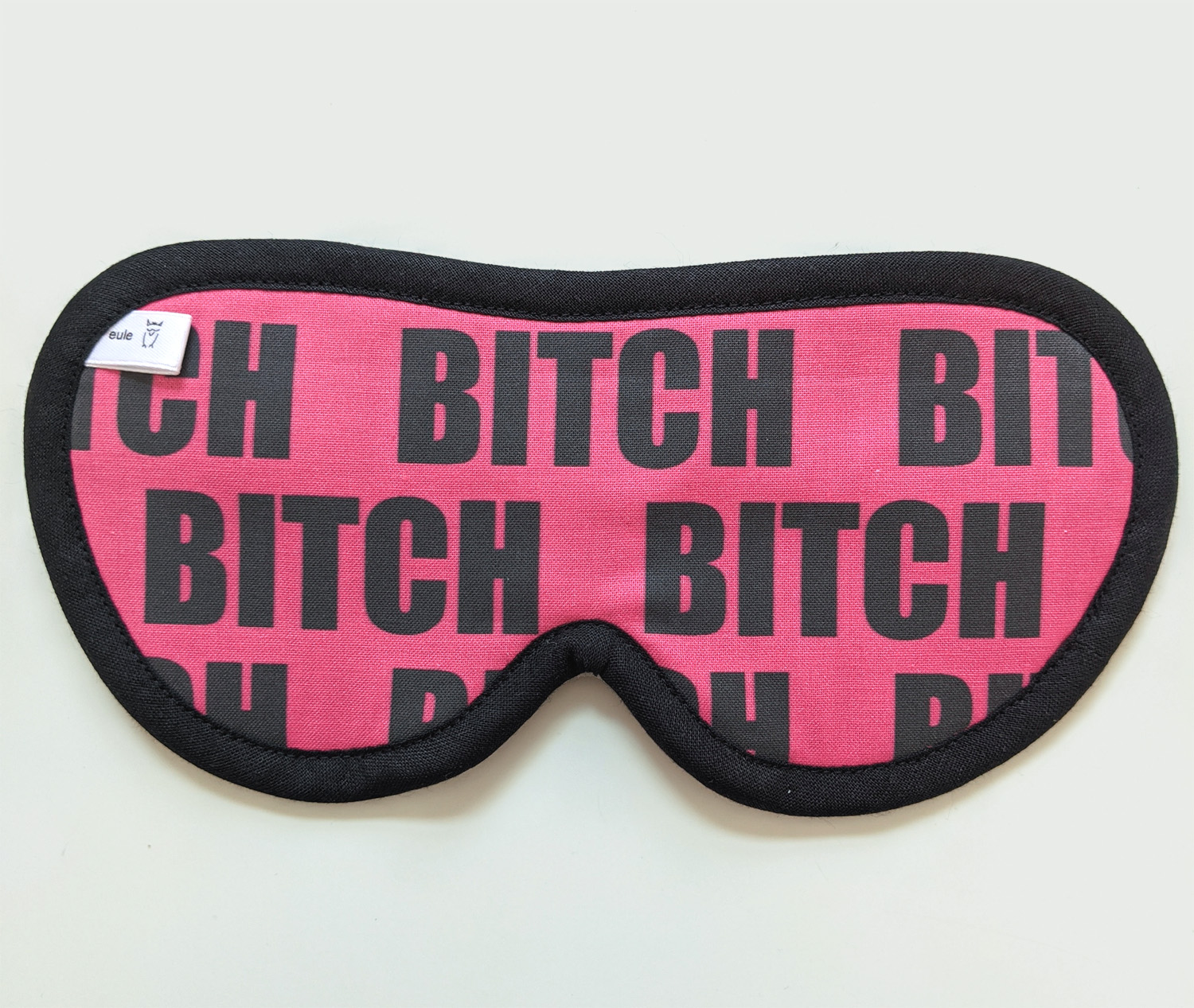 schlafbrille aus cooler baumwolle mit aufschrift 'bitch'