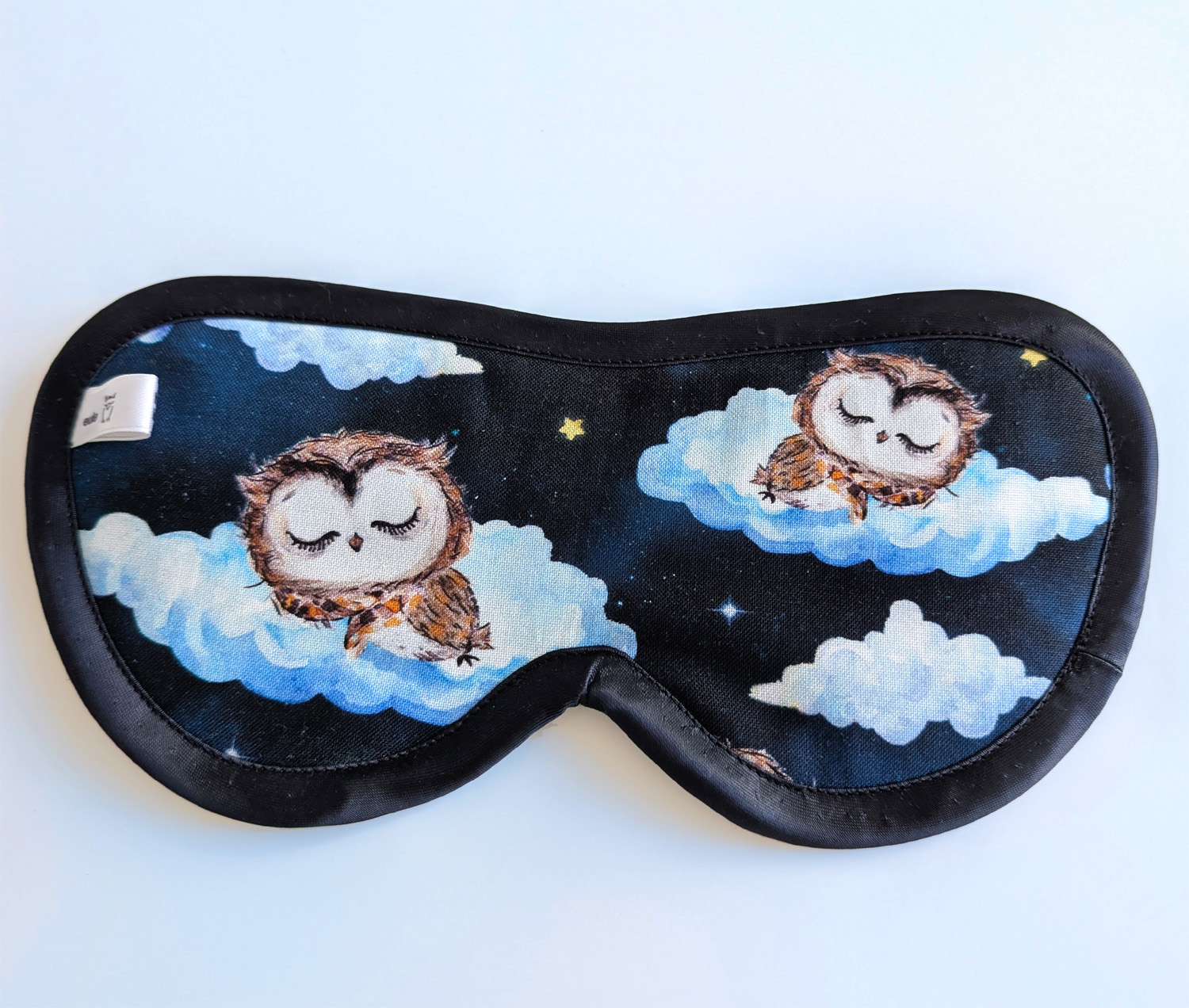 schlafbrille mit schlafenden eulen